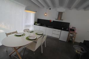 ソモにあるApartamento 1 dormitorio, jardín y piscina - Apartamentos Montesomoのギャラリーの写真