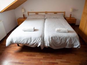 Ένα ή περισσότερα κρεβάτια σε δωμάτιο στο Emyrent I Llanes