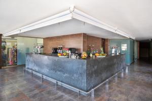 Lounge nebo bar v ubytování Occidental Cala Viñas
