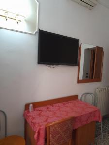 TV o dispositivi per l'intrattenimento presso Incantoromano guest house
