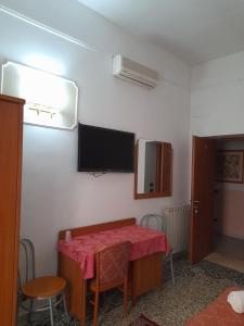 TV o dispositivi per l'intrattenimento presso Incantoromano guest house