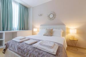 Milan Retreats Duomo Suites tesisinde bir odada yatak veya yataklar