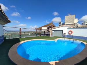 a swimming pool in the backyard of a house at Hotel Campos de Baeza in Baeza