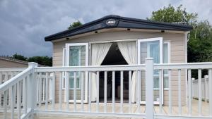 Fotografie z fotogalerie ubytování Lakeside Cotswold Holiday Home v destinaci Cirencester