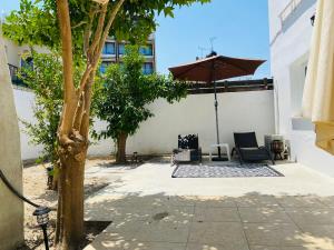 Photo de la galerie de l'établissement Serena's 2-BR Apartment in Larnaca, à Larnaka