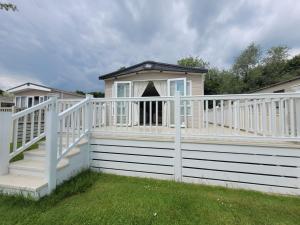 Fotografie z fotogalerie ubytování Lakeside Cotswold Holiday Home v destinaci Cirencester
