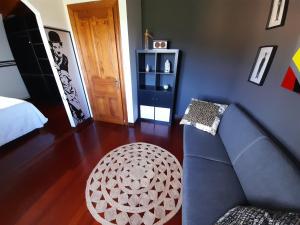 A bed or beds in a room at Gestiona2R - Casa con finca en Pendueles al lado de la playa