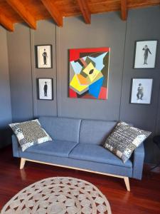 A seating area at Gestiona2R - Casa con finca en Pendueles al lado de la playa