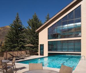 Bazen u ili blizu objekta Aspen at Streamside at Vail