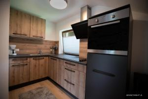 A kitchen or kitchenette at Haus Almrausch