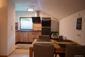 A kitchen or kitchenette at Haus Almrausch