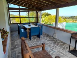 Bazén v ubytování Gestiona2R - Casa con finca en Pendueles al lado de la playa nebo v jeho okolí