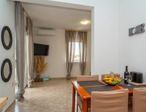 TV a/nebo společenská místnost v ubytování Apartments Baresic