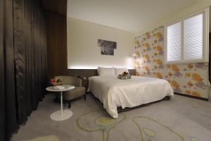 Postel nebo postele na pokoji v ubytování Golden Tulip Glory Fine Hotel
