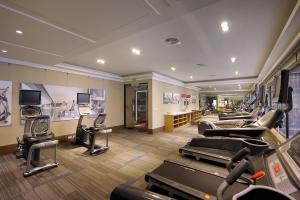 Fitness centrum a/nebo fitness zařízení v ubytování Golden Tulip Glory Fine Hotel