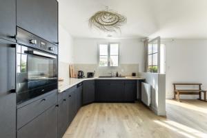 Kuchyňa alebo kuchynka v ubytovaní Maison moderne pour 5 personnes à Noirmoutier + 20 fotografií