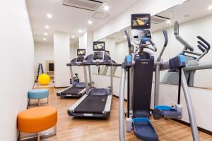 Fitness centrum a/nebo fitness zařízení v ubytování HOTEL MYSTAYS Haneda