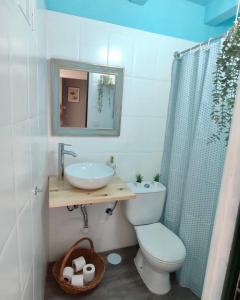 A bathroom at Pensión Playa