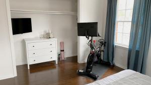 Gallery image of Retro Ypsilanti Cottage - Peloton & Vintage Vibes in Ypsilanti