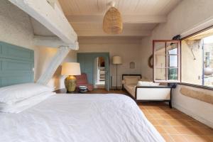 מיטה או מיטות בחדר ב-Oppida - Piscine Privée