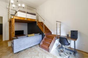 Televízia a/alebo spoločenská miestnosť v ubytovaní Central Loft-style flat next to Danube