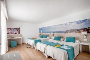 Postel nebo postele na pokoji v ubytování Hostal Es Pi - Emar Hotels