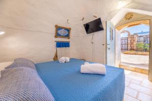 A bed or beds in a room at Trullo Mmammineddhu by Salento Affitti