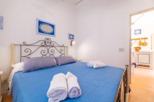 A bed or beds in a room at Trullo Mmammineddhu by Salento Affitti