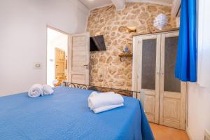 A bed or beds in a room at Trullo Mmammineddhu by Salento Affitti