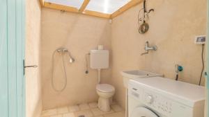 A bathroom at Trullo Mmammineddhu by Salento Affitti