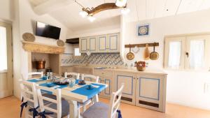 A television and/or entertainment centre at Trullo Mmammineddhu by Salento Affitti