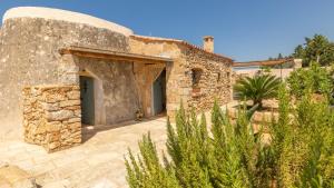 The building in which the holiday home is located
