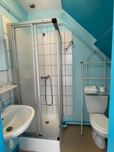 Ванная комната в Auberge Le Beaulieu -Cantal