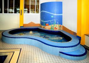 Basen w obiekcie All Inclusive - Marco Polo Alpina Familien- & Sporthotel lub w pobliżu