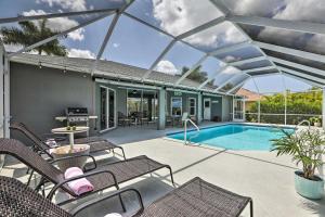 Afbeelding uit fotogalerij van Canalfront Cape Coral Escape with Private Pool! in Cape Coral