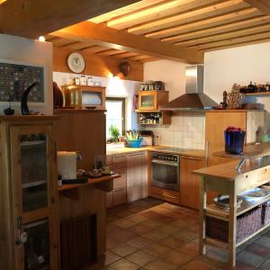 A kitchen or kitchenette at Charmantes Bauernhaus in erhöhter Aussichtslage