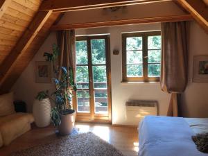 A bed or beds in a room at Charmantes Bauernhaus in erhöhter Aussichtslage