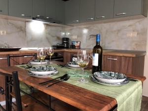 Kuchyň nebo kuchyňský kout v ubytování Green Olive Studios