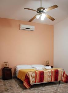 Cama ou camas em um quarto em Cabañas y Hostal Las Marias