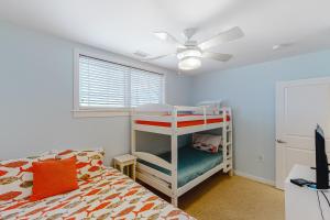 En eller flere senge i et værelse på The Sanctuary - Sun, Surf, Sand A314 + 26 billeder