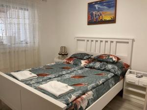 Postel nebo postele na pokoji v ubytování Jarmila Vendégház + 37 fotografií