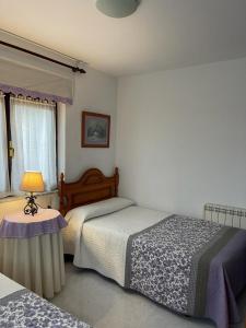 Postel nebo postele na pokoji v ubytování Apartamentos Mirador del Cantábrico