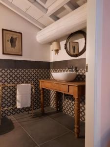 Ένα μπάνιο στο Montresora, villa con piscina privata tra il Lago di Garda e Verona
