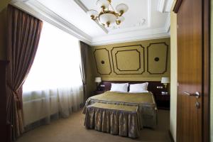 Кровать или кровати в номере Аврора Премьер отель