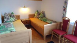 Łóżko lub łóżka w pokoju w obiekcie Gästehaus Birkenheim