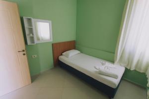 Postel nebo postele na pokoji v ubytování vila shengjin