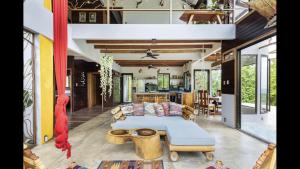 Χώρος καθιστικού στο Private Home in Montezuma with Ocean View