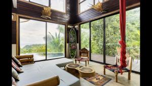 Χώρος καθιστικού στο Private Home in Montezuma with Ocean View