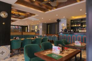 Posezení v ubytování Sandoz Palm Retreat - Mall Road, Mussoorie