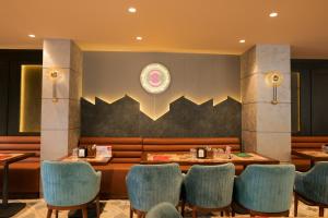 Posezení v ubytování Sandoz Palm Retreat - Mall Road, Mussoorie